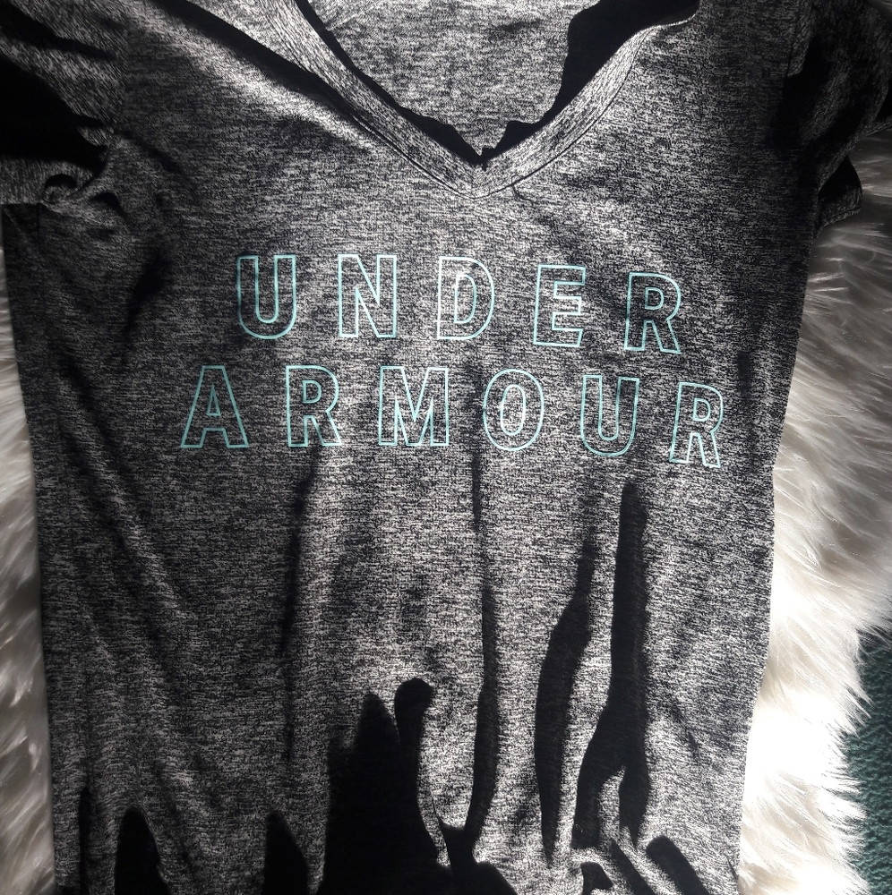Under Armour top